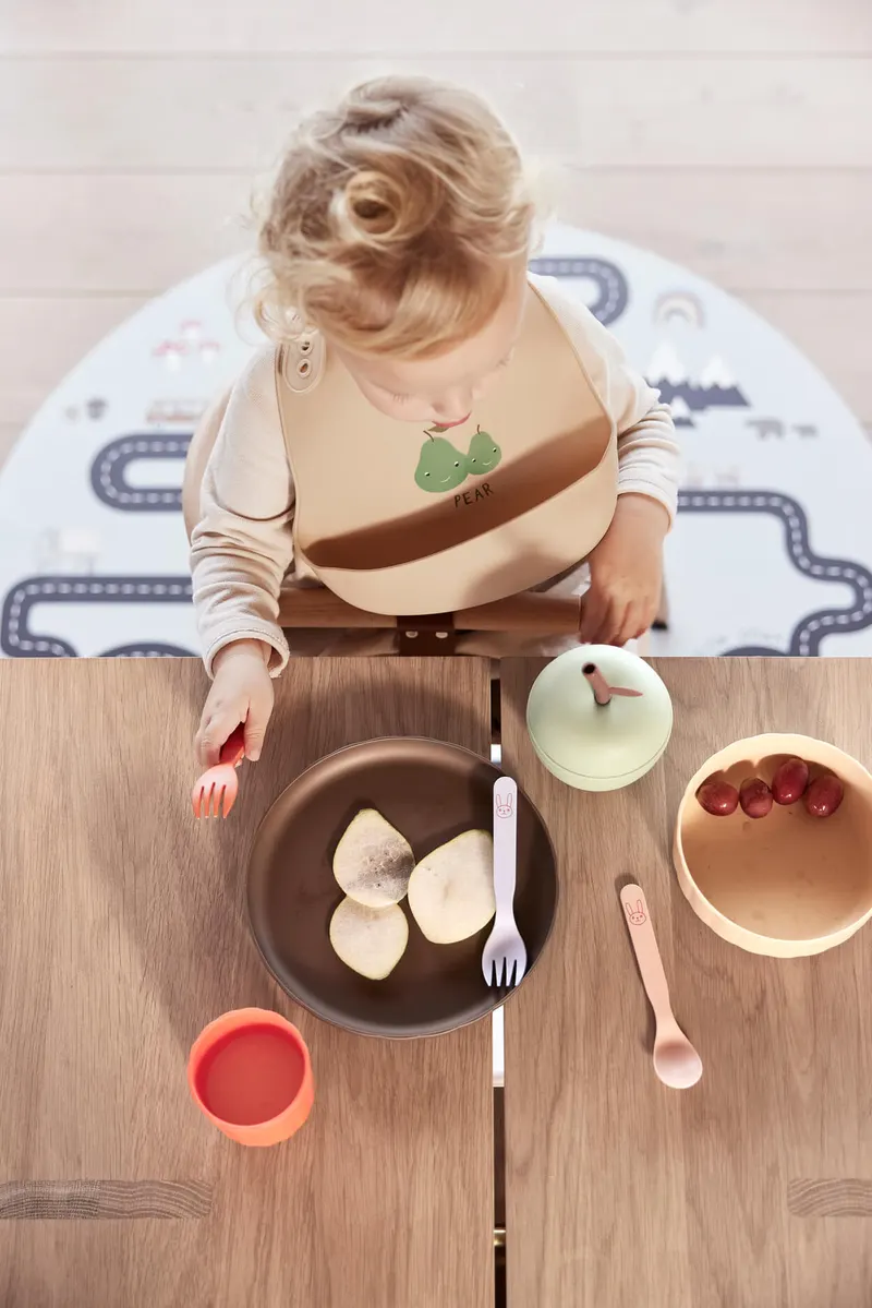 OYOY Mini Yummy Silikonlätzchen im 2er-Set, Mint / Camel, Ansicht 4