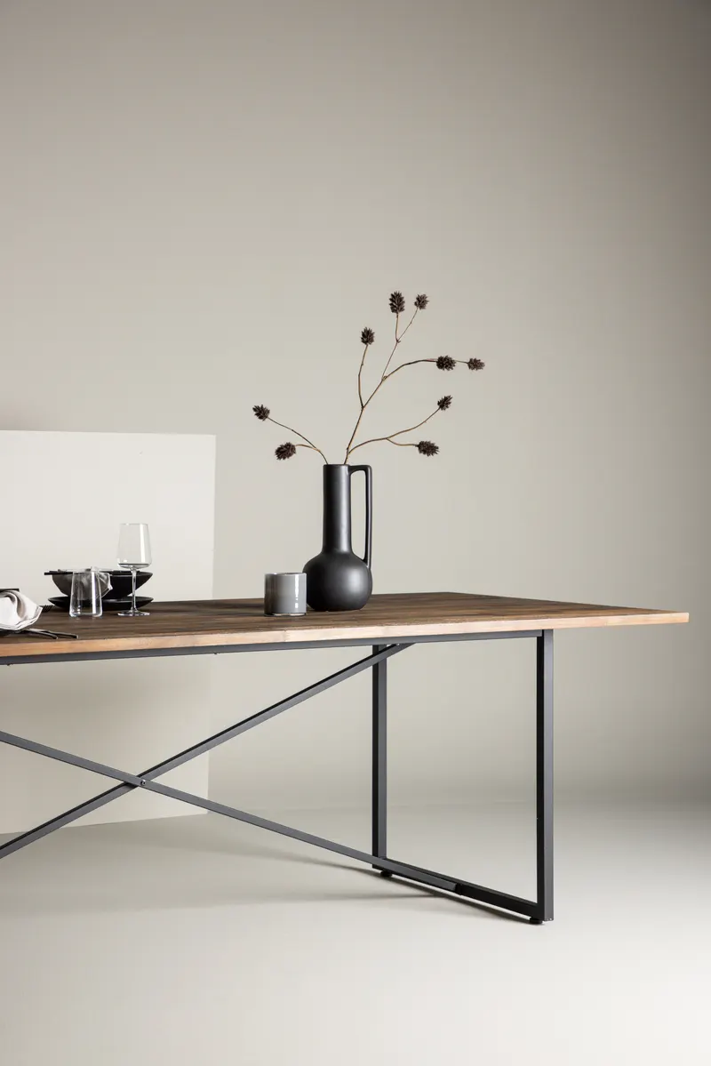Padang Esstisch aus Teak mit Stahlgestell, im Wohnraum, Ansicht 3