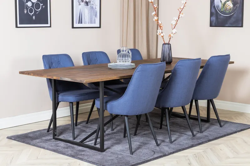 Padang & Velvet Deluxe Essgruppe mit Teak-Esstisch und 6 Stühlen mit Knopfheftung in Blau, Gestell Schwarz, im Wohnraum, Ansicht 2