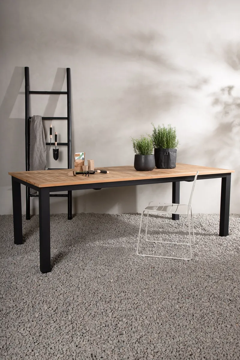 Panama ausziehbarer Gartentisch mit Teakplatte in 224 × 100 cm, Natur, Gestell Schwarz, im Wohnraum, Ansicht 1
