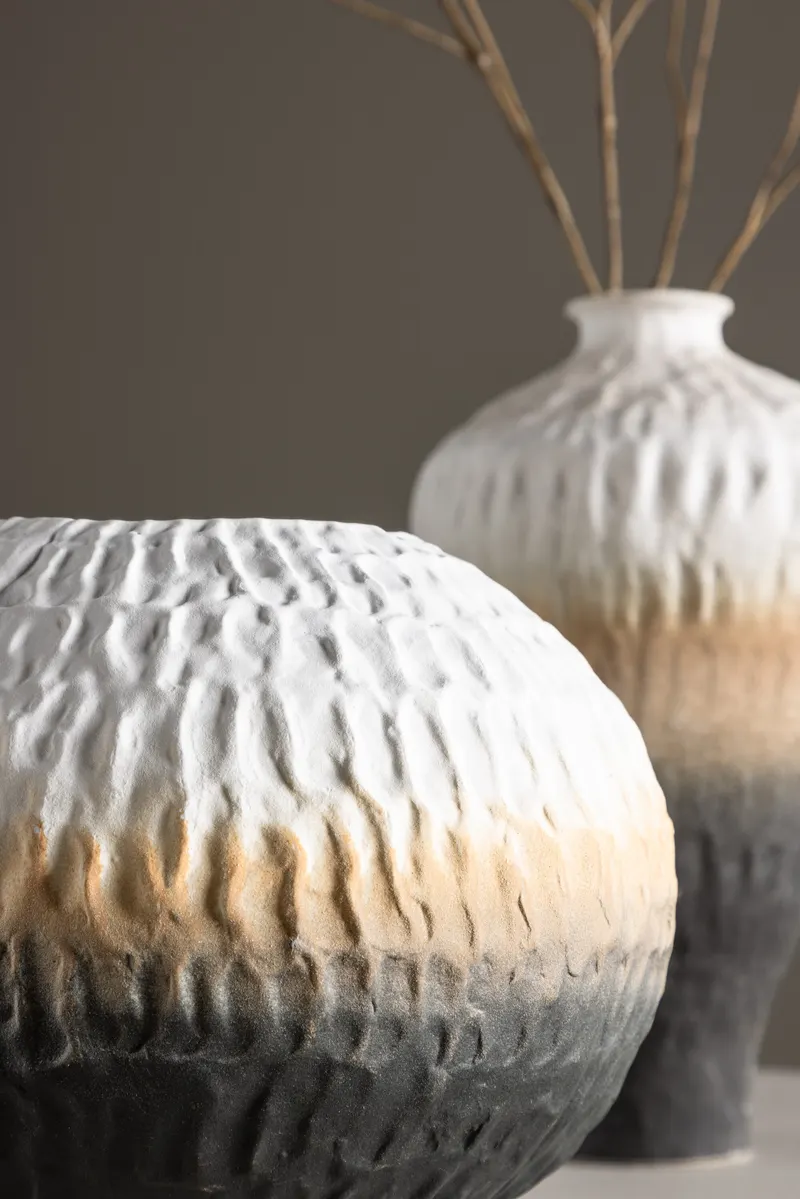 Pane Keramikvase mit Reliefstruktur in Ø 24 cm, im Wohnraum, Ansicht 3