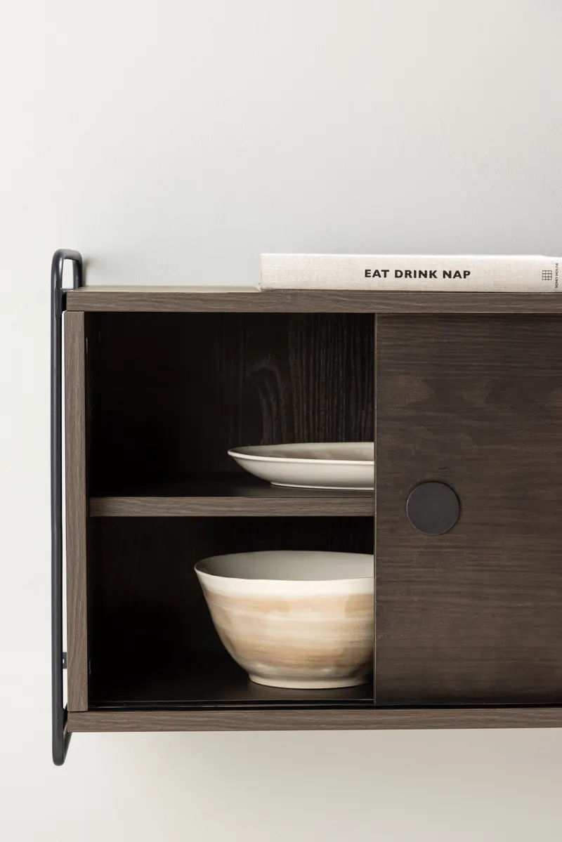 Paris Sideboard zum Aufhängen mit Rahmen in 35 × 48 × 122 cm, Mokka, im Wohnraum, Ansicht 1