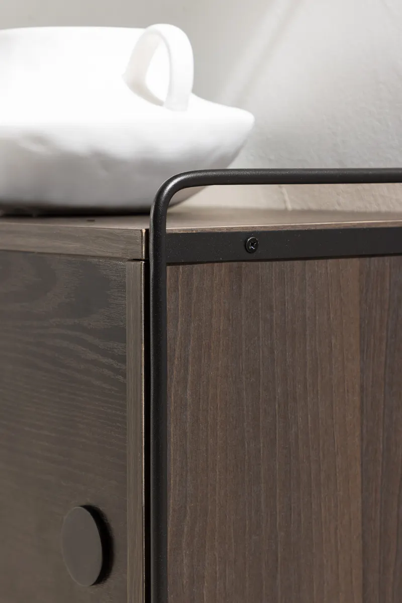 Paris Sideboard zum Aufhängen mit Rahmen in 35 × 48 × 122 cm, Mokka, im Wohnraum, Ansicht 3
