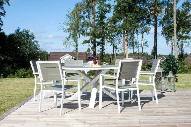 Parma runder Gartentisch mit gekreuztem Gestell, im Wohnraum, Ansicht 4