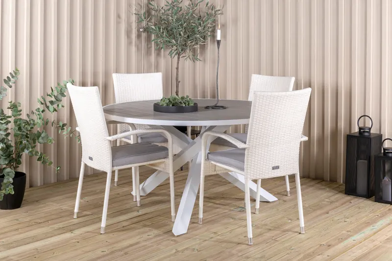 Parma & Anna Gartenmöbel-Set mit rundem Tisch und 4 Geflechtstühlen in Weiß, im Wohnraum, Ansicht 1