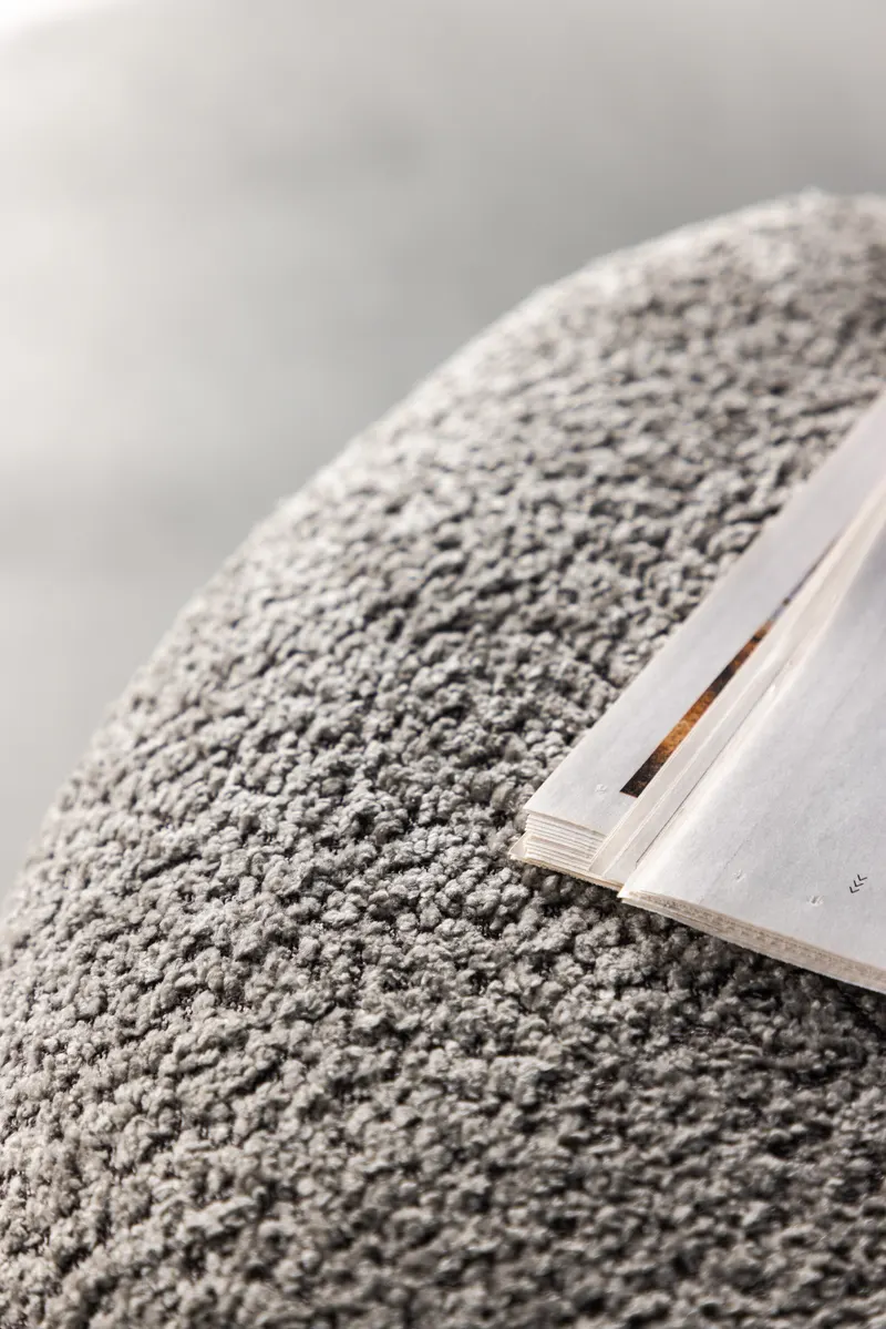 Peg Pouf in Grau, Polyester-Bouclé, im Wohnraum, Ansicht 3