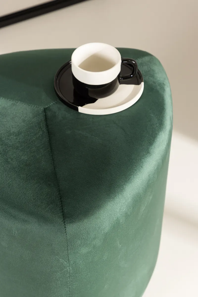 Peg Pouf in Grün, Polyester-Samt, im Wohnraum, Ansicht 2