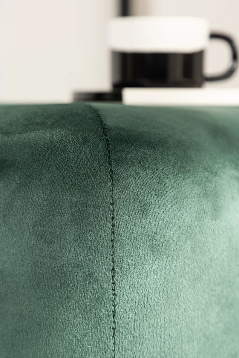 Peg Pouf in Grün, Polyester-Samt, im Wohnraum, Ansicht 3