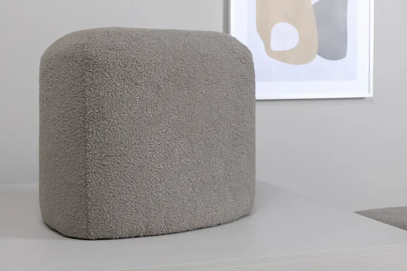 Peg Pouf in Grau, Polyester-Teddystoff, im Wohnraum, Ansicht 4