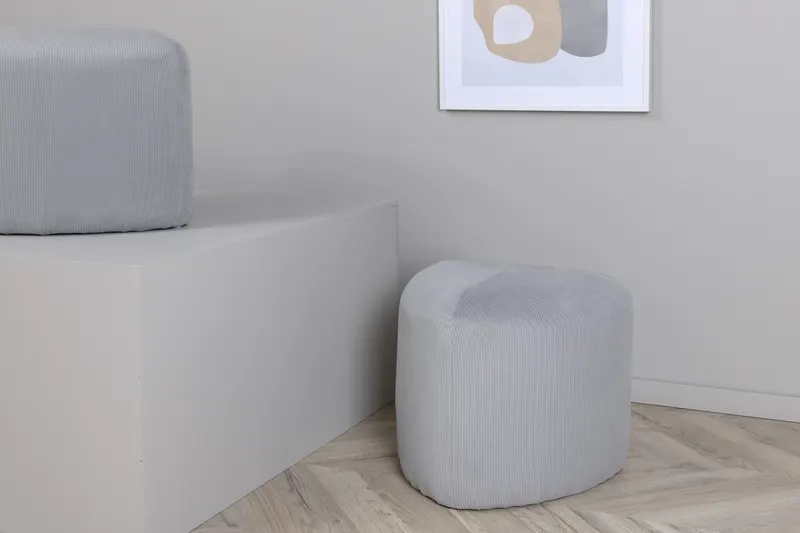 Peg Pouf in Grau, Polyester-Cord, im Wohnraum, Ansicht 2