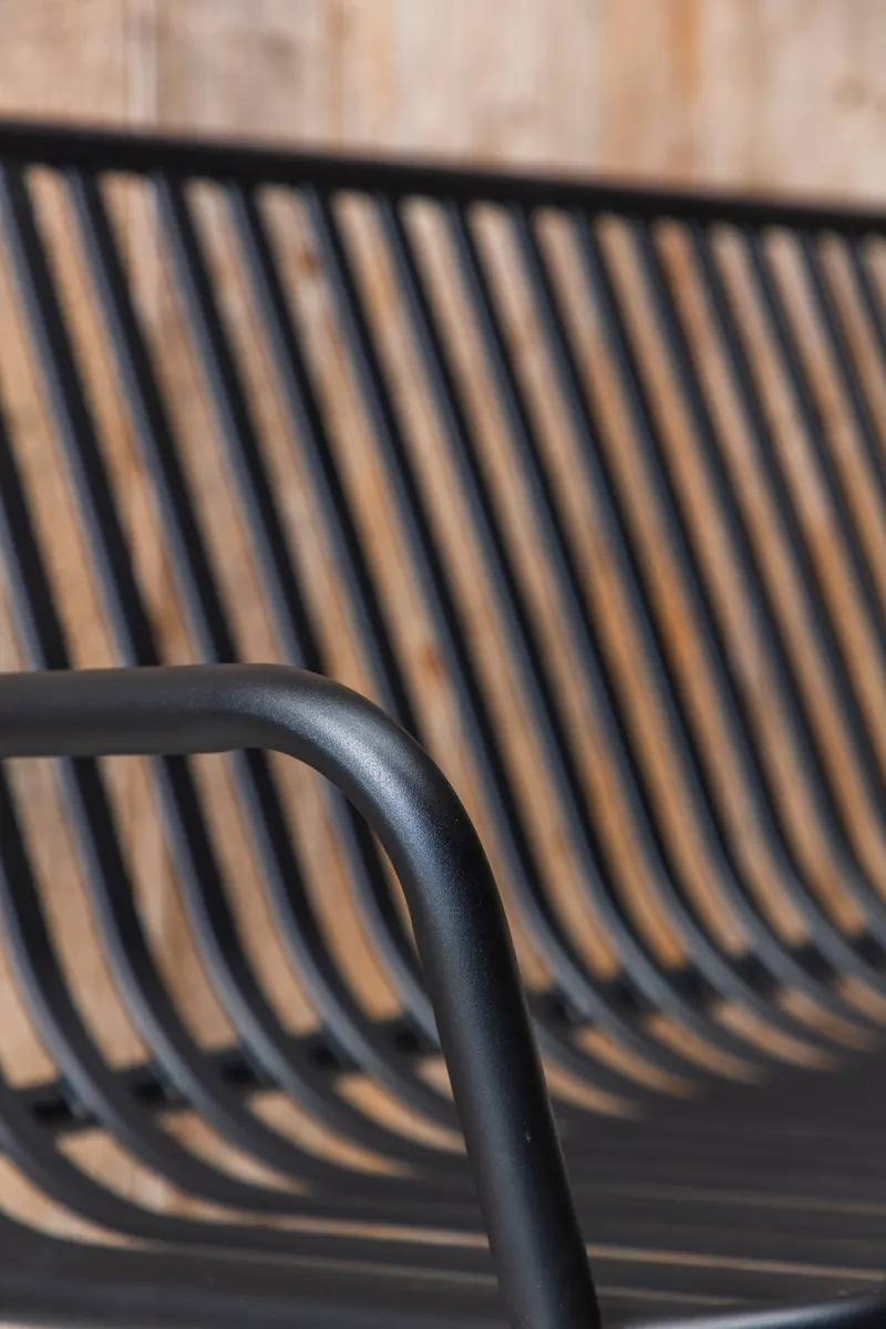 Peking Gartensofa aus Aluminium mit Strebenlehne in Schwarz, im Wohnraum, Ansicht 5