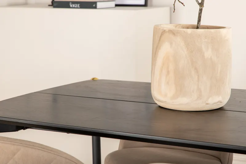 Pelle & Velvet Essgruppe mit rechteckigem Esstisch und 6 Polsterstühlen mit Ziernaht in Beige, Gestell Schwarz, im Wohnraum, Ansicht 4