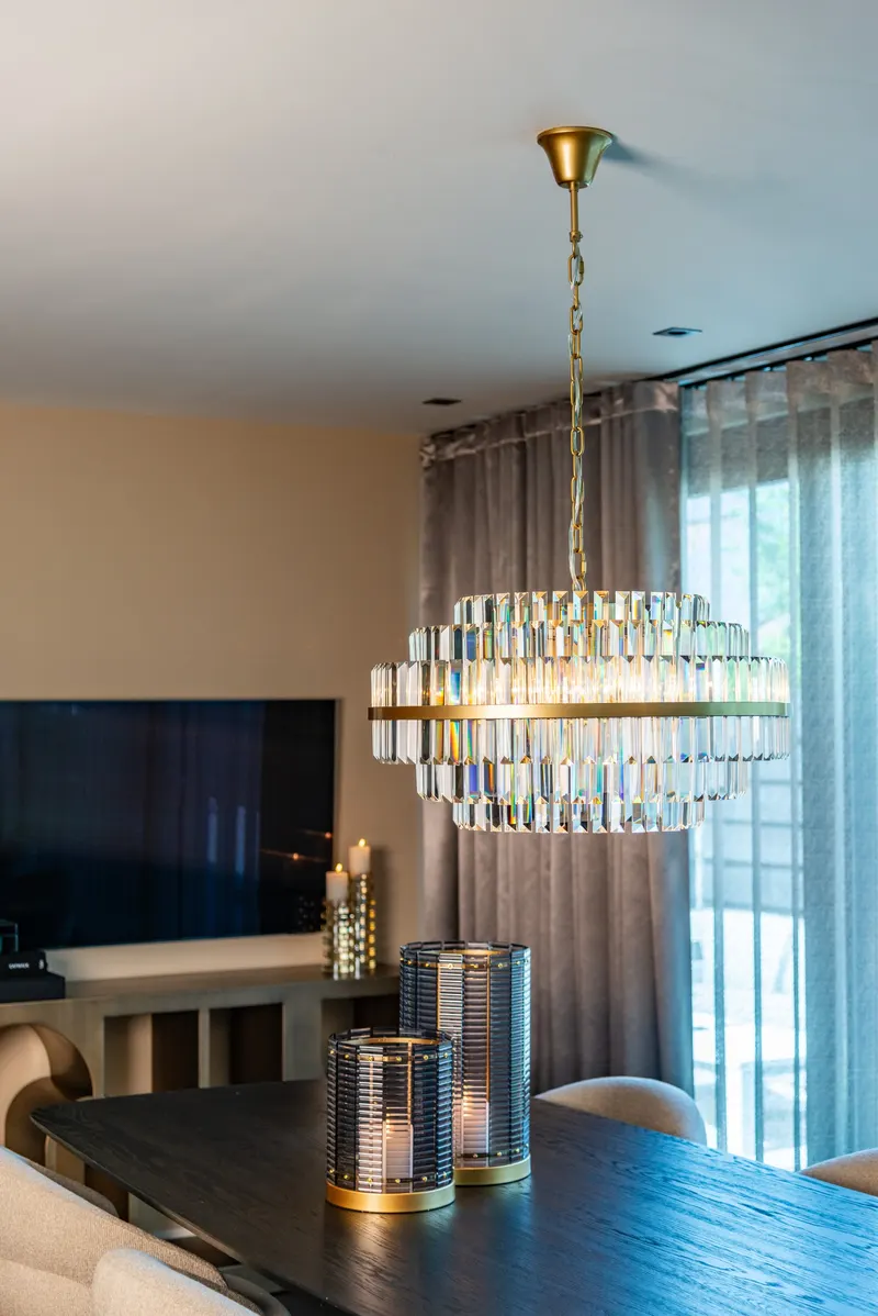 Pendelleuchte Desire, mittel, goldfarben gebürstet von Richmond Interiors, Wohnbeispiel 4, im Wohnraum