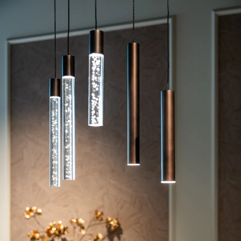 Pendelleuchte Oxley, Bronzefarben, groß von Richmond Interiors, Wohnbeispiel 6, im Wohnraum