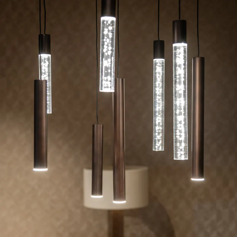 Pendelleuchte Oxley, Bronzefarben, klein von Richmond Interiors, Wohnbeispiel 3, im Wohnraum