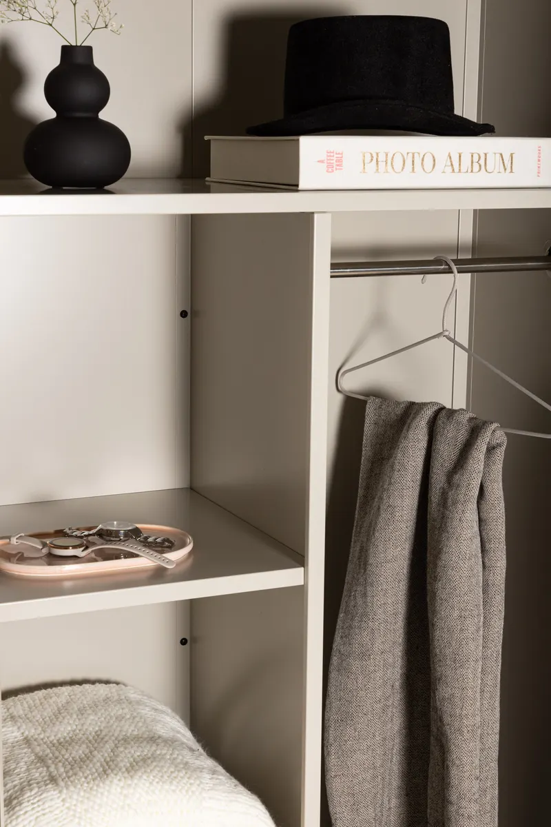Piring Kleiderschrank aus Metall mit zwei Türen in Beige, im Wohnraum, Ansicht 5