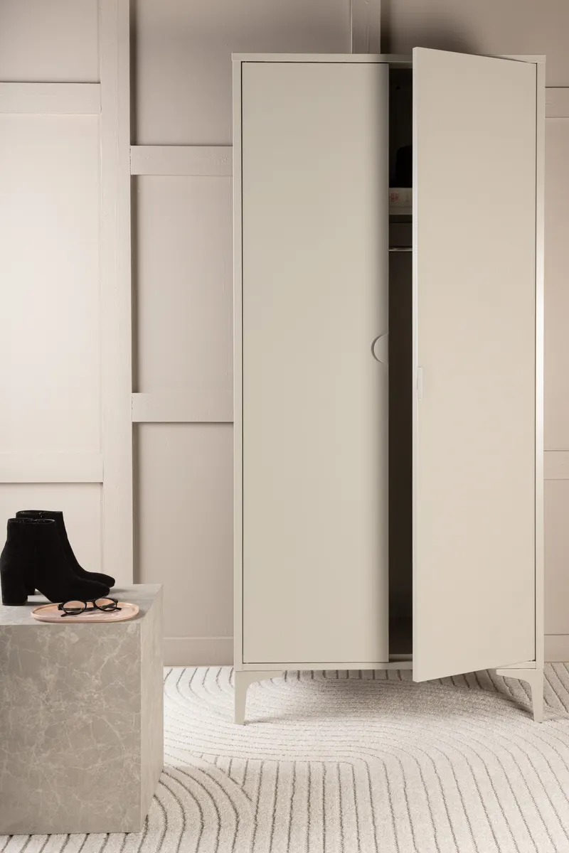 Piring Kleiderschrank aus Metall mit zwei Türen in Beige, im Wohnraum, Ansicht 3