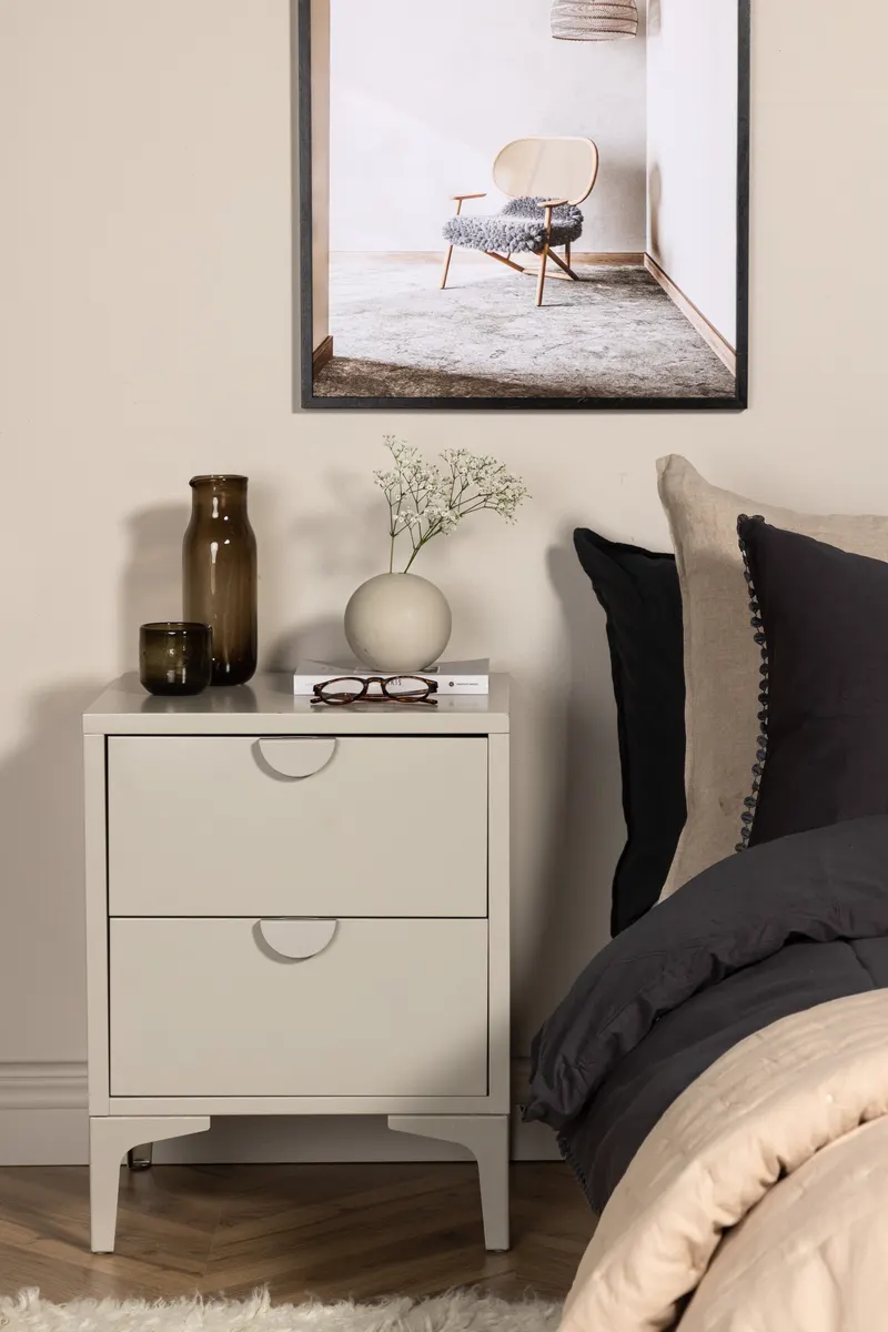 Piring Kommode aus Stahl in 40 × 60 × 45 cm, Beige, im Wohnraum, Ansicht 1