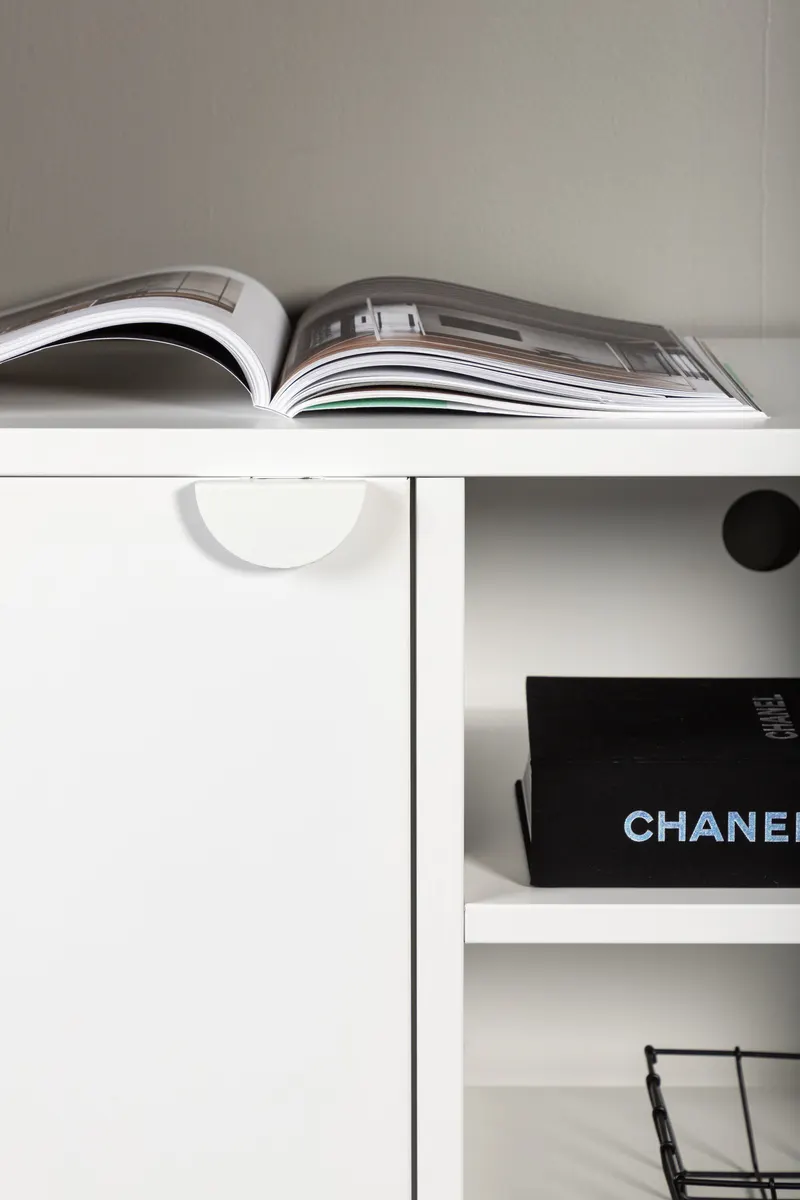 Piring TV-Schrank aus Stahl mit zwei Türen in Weiß, im Wohnraum, Ansicht 4
