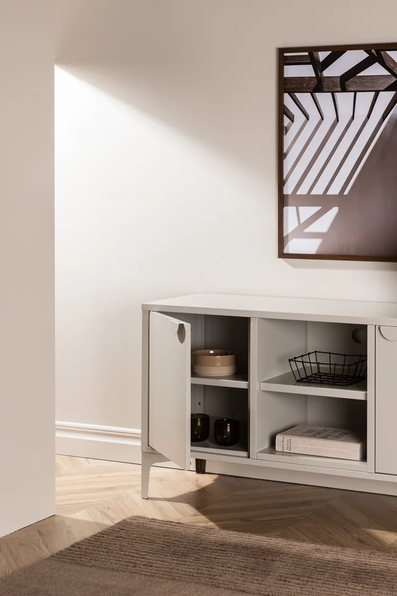 Piring TV-Schrank aus Stahl mit zwei Türen in Beige, im Wohnraum, Ansicht 3
