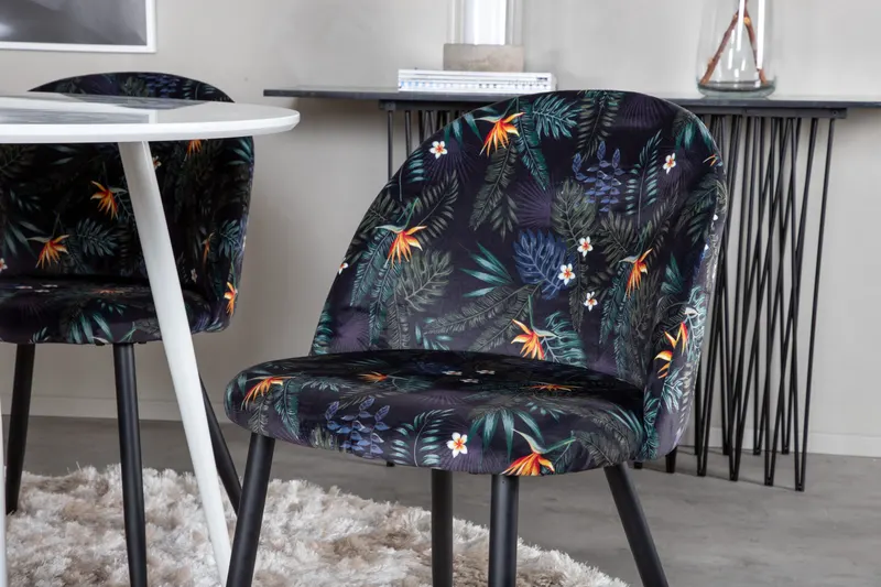 Plaza & Velvet runder Esstisch mit 4 gepolsterten Stühlen in Weiß, Schwarz mit Blumenmuster, Gestell Schwarz, im Wohnraum, Ansicht 2