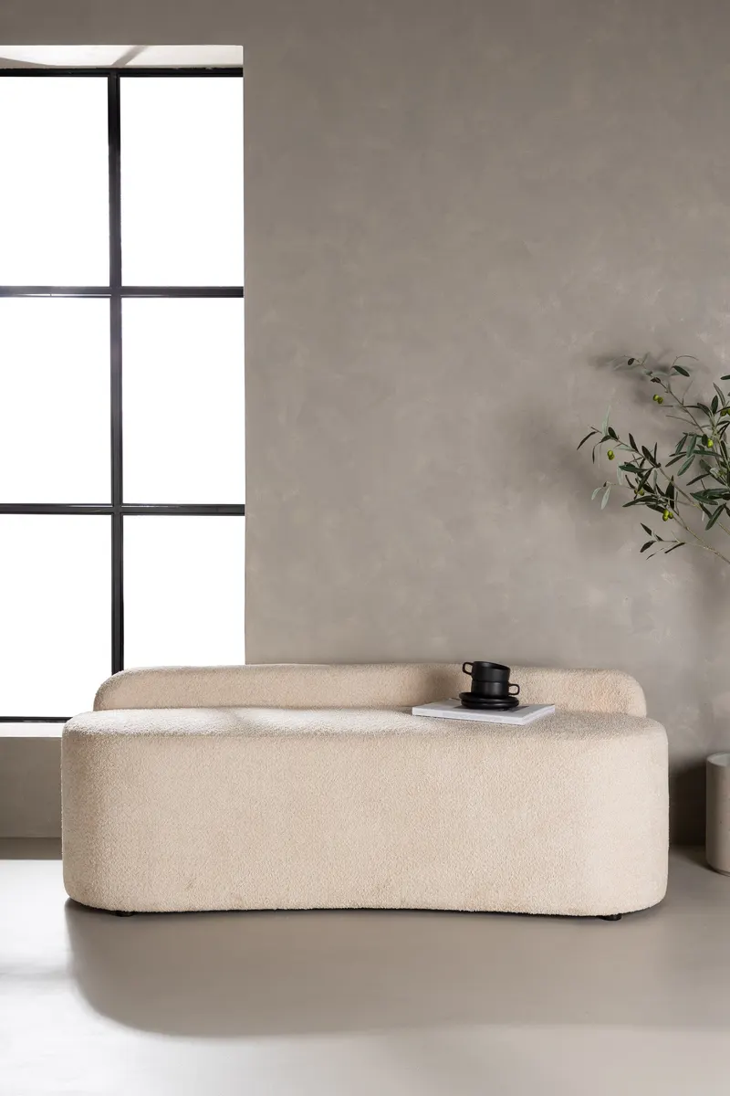 Pocatello 2-Sitzer-Sofa aus Bouclé mit niedriger Lehne, im Wohnraum, Ansicht 1
