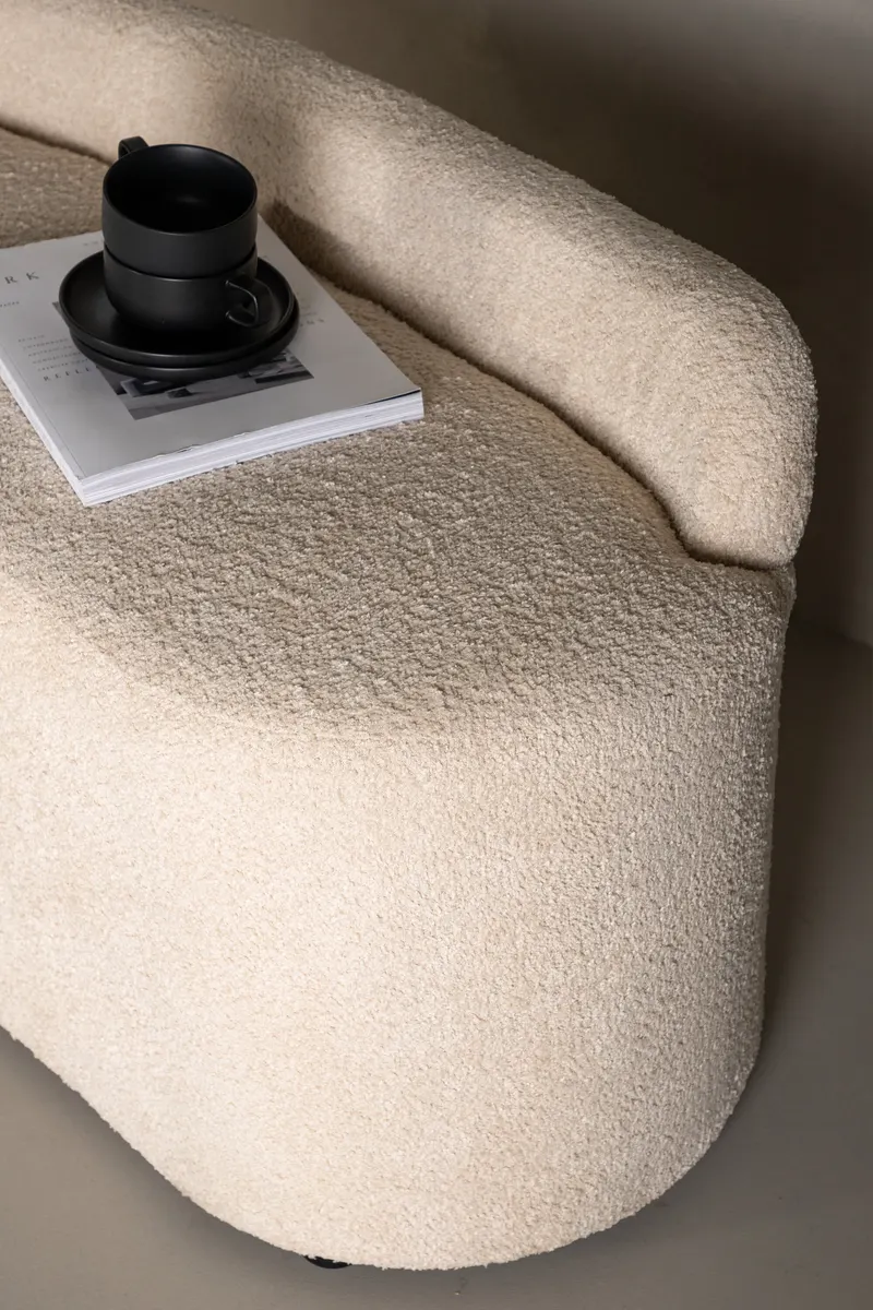 Pocatello 2-Sitzer-Sofa aus Bouclé mit niedriger Lehne, im Wohnraum, Ansicht 3