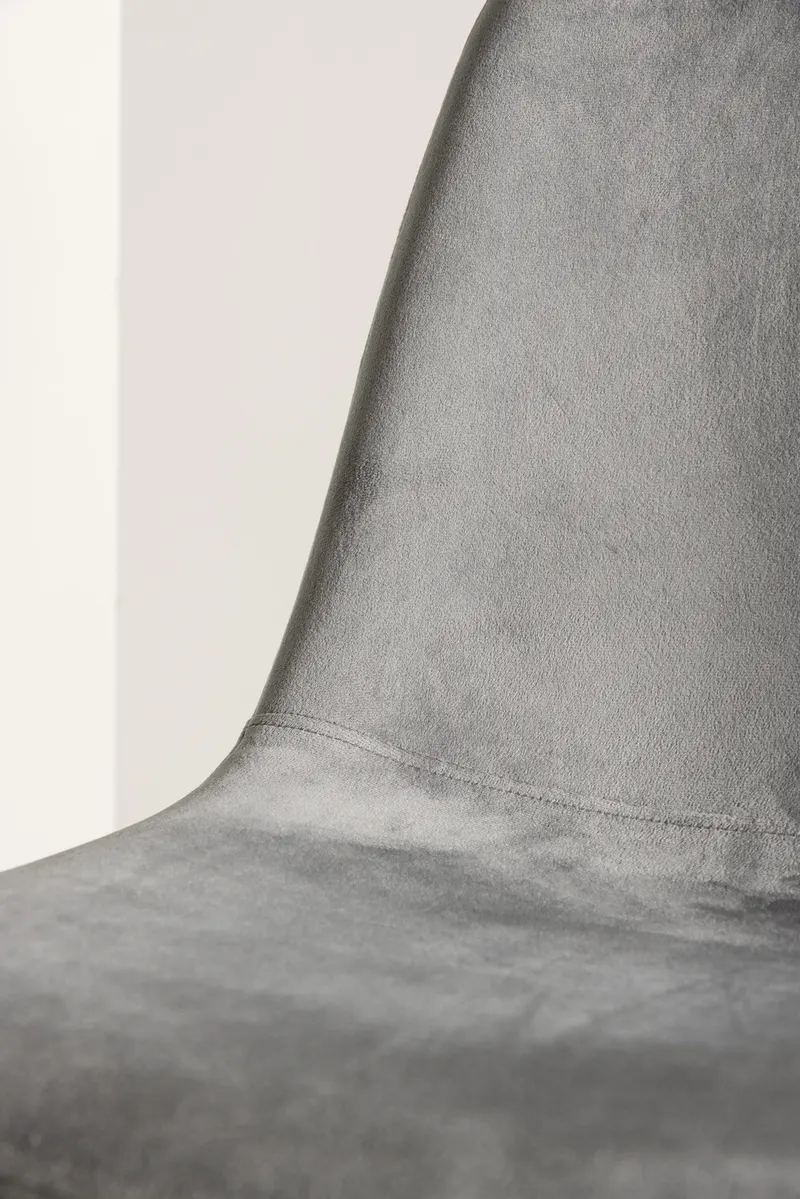 Polar Esszimmerstühle im 2er-Set in Grau, Gestell Schwarz, Polyester-Samt, im Wohnraum, Ansicht 3