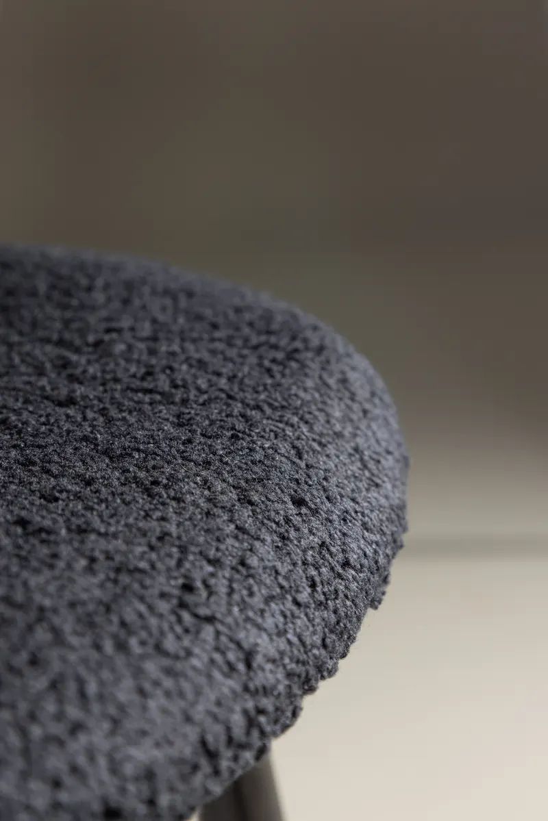 Polar Esszimmerstühle im 2er-Set in Schwarz, Polyester-Teddystoff, im Wohnraum, Ansicht 4