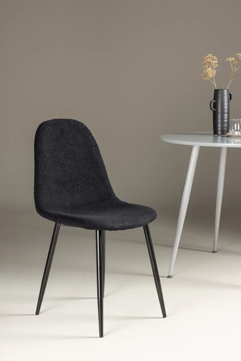 Polar Esszimmerstühle im 2er-Set in Schwarz, Polyester-Teddystoff, im Wohnraum, Ansicht 1