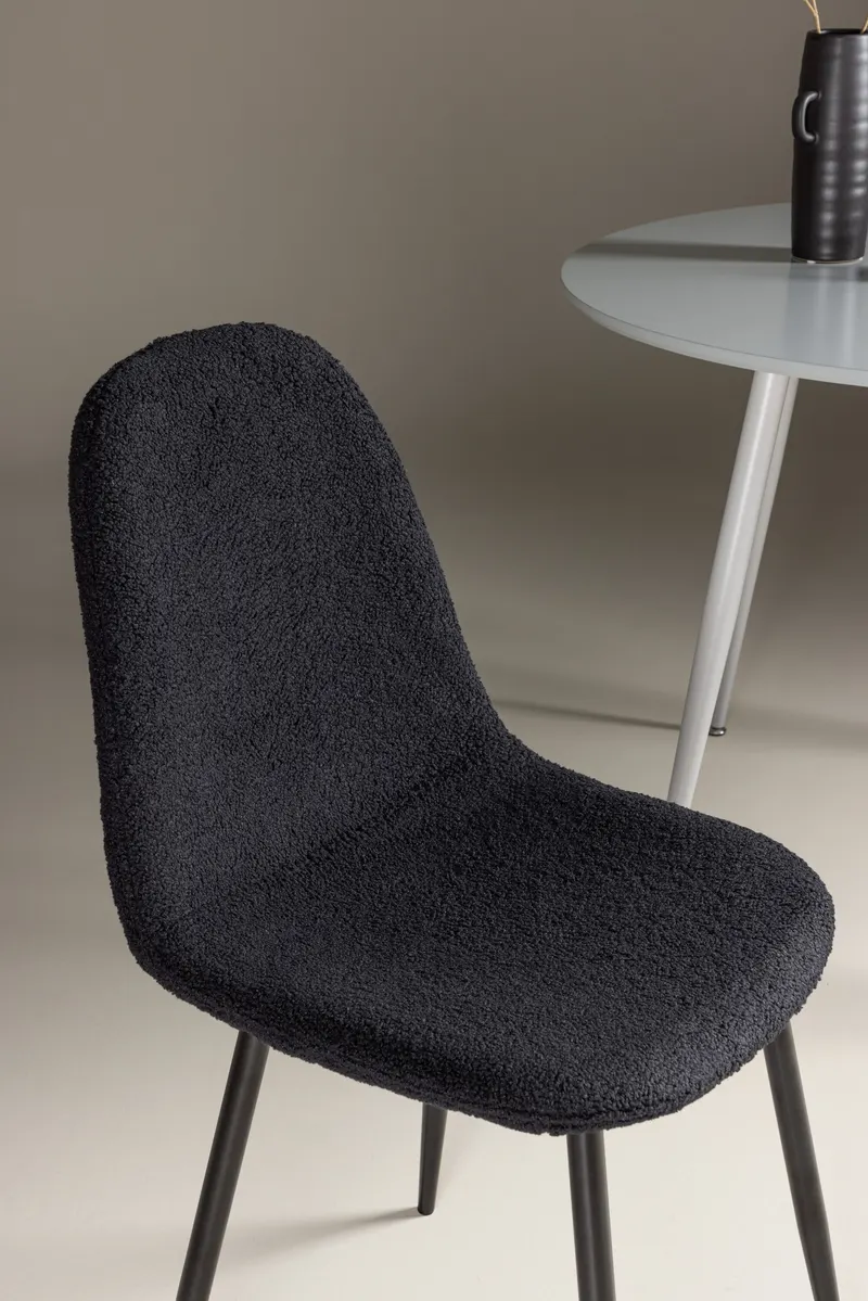 Polar Esszimmerstühle im 2er-Set in Schwarz, Polyester-Teddystoff, im Wohnraum, Ansicht 3