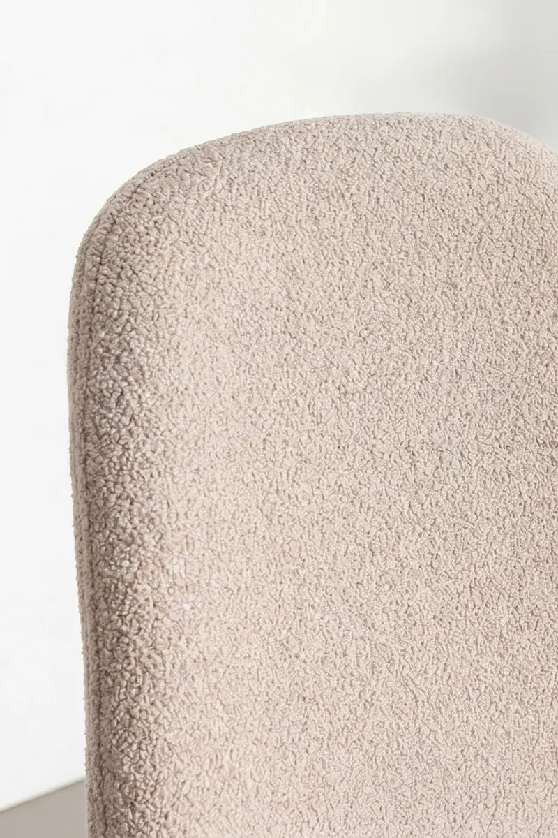 Polar Esszimmerstühle im 2er-Set in Beige, Gestell Schwarz, Polyester-Bouclé, im Wohnraum, Ansicht 4
