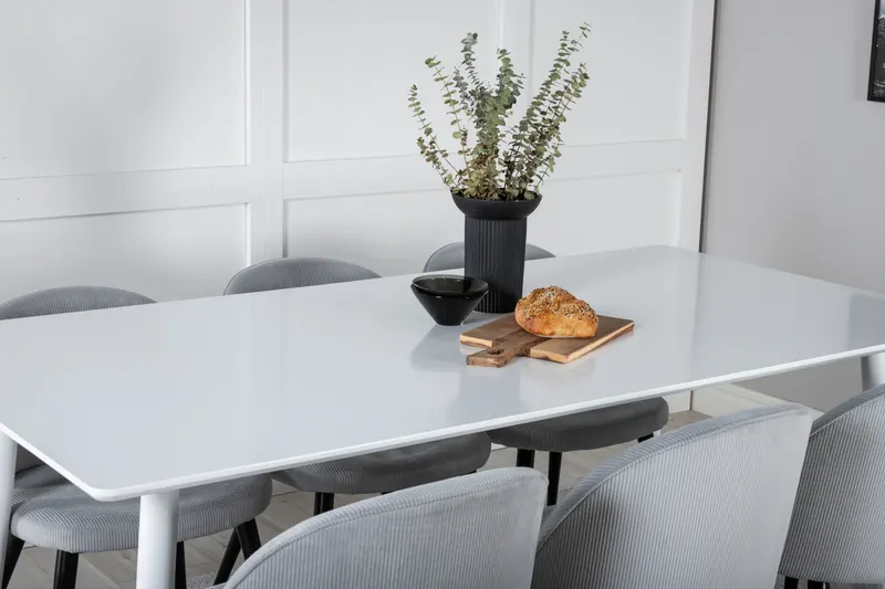 Polar & Velvet Essgruppe mit rechteckigem Esstisch und 6 Polsterstühlen in Hellgrau, Gestell Schwarz, im Wohnraum, Ansicht 4