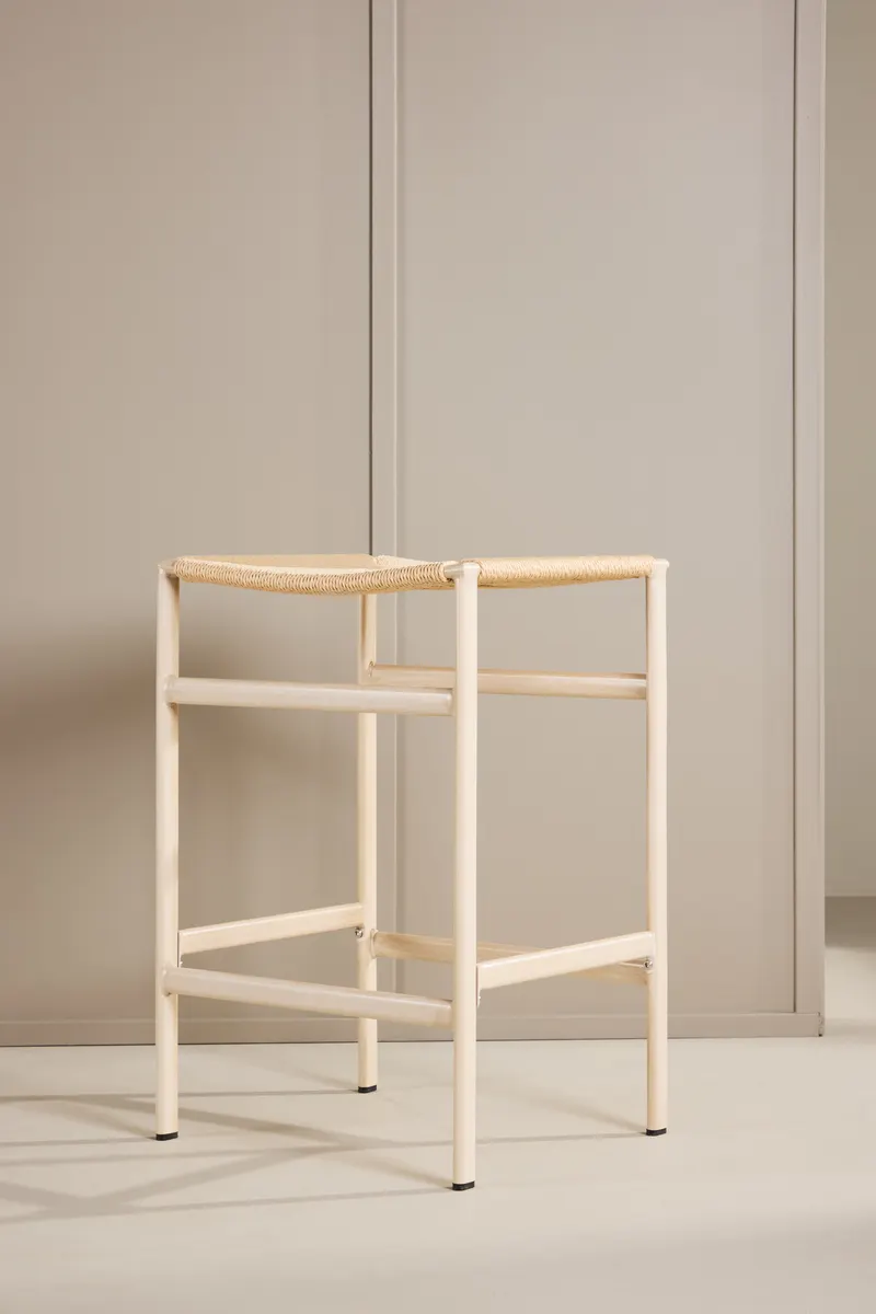 Polly Barhocker ohne Lehne im 2er-Set in Beige, Gestell Whitewash, im Wohnraum, Ansicht 1