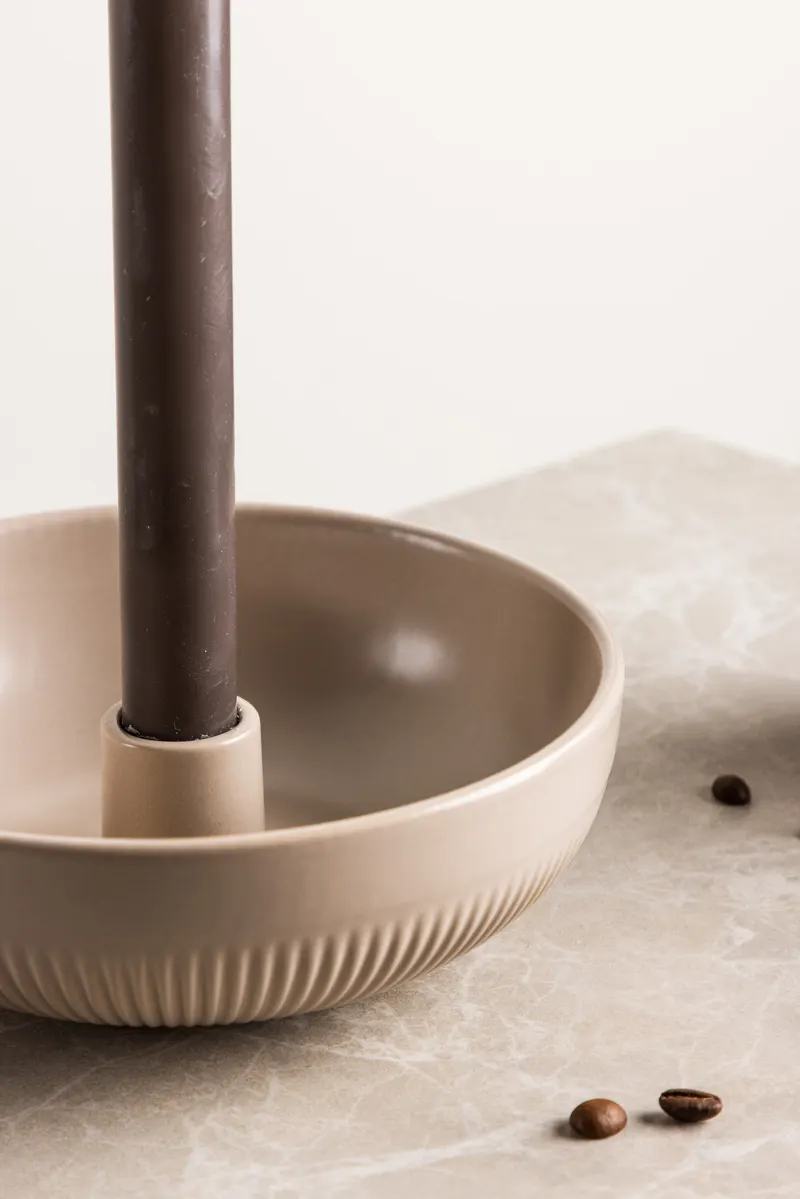 Posh Kerzenständer als Schale aus Steinzeug, im Wohnraum, Ansicht 2
