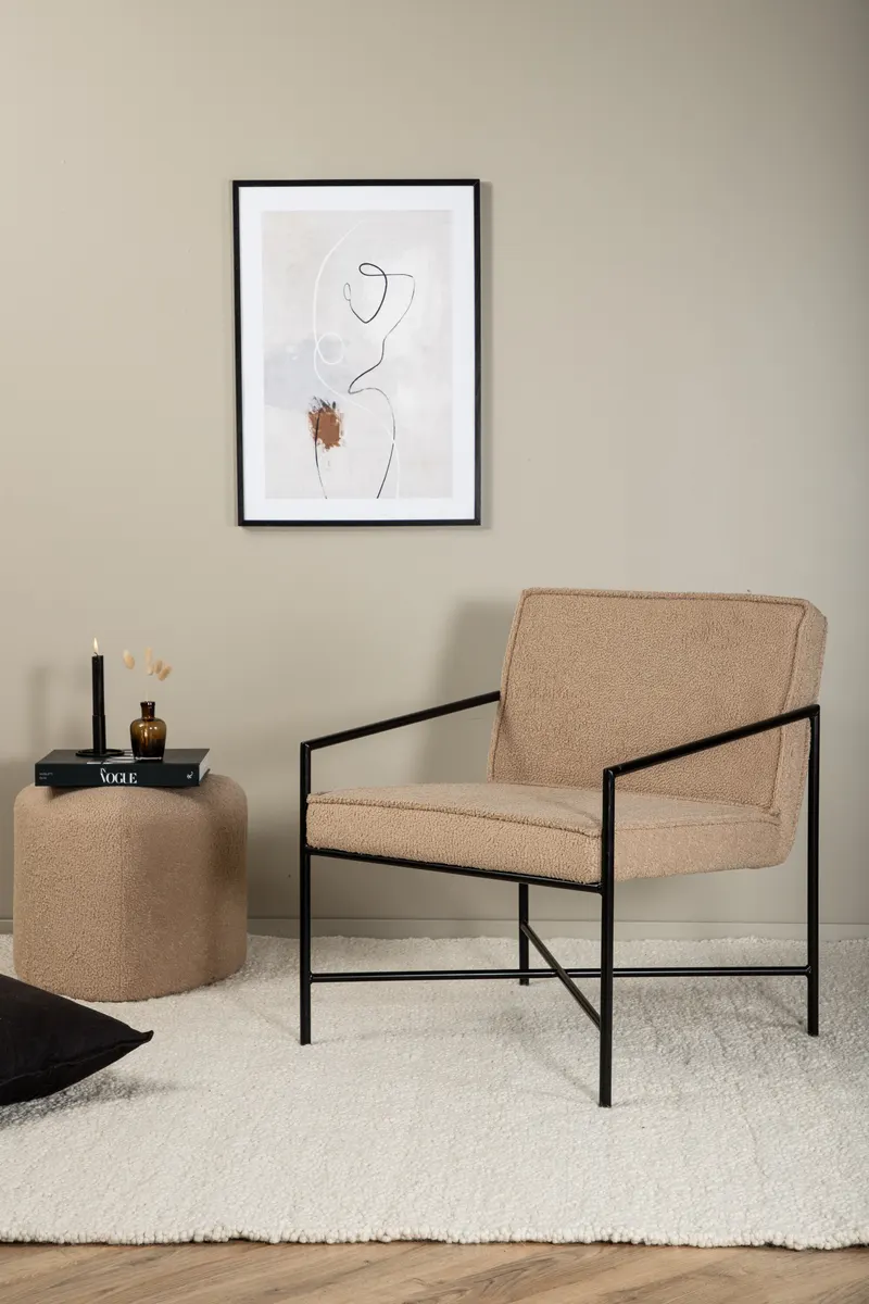 Rakel Sessel mit schmalem Stahlgestell in Beige, Gestell Schwarz, Polyester-Teddystoff, im Wohnraum, Ansicht 1