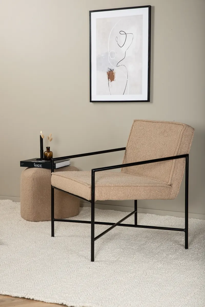 Rakel Sessel mit schmalem Stahlgestell in Beige, Gestell Schwarz, Polyester-Teddystoff, im Wohnraum, Ansicht 3