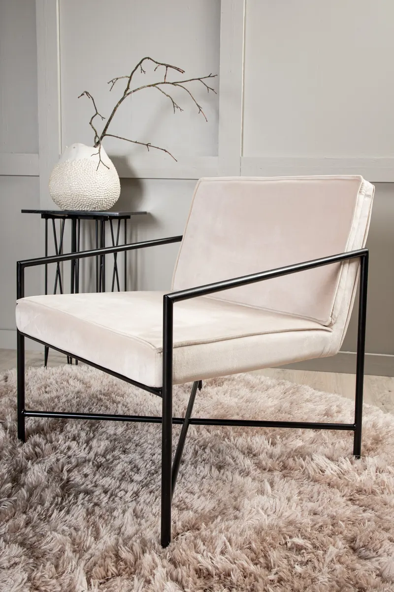 Rakel Sessel mit schmalem Stahlgestell in Beige, Gestell Schwarz, Polyester-Samt, im Wohnraum, Ansicht 2