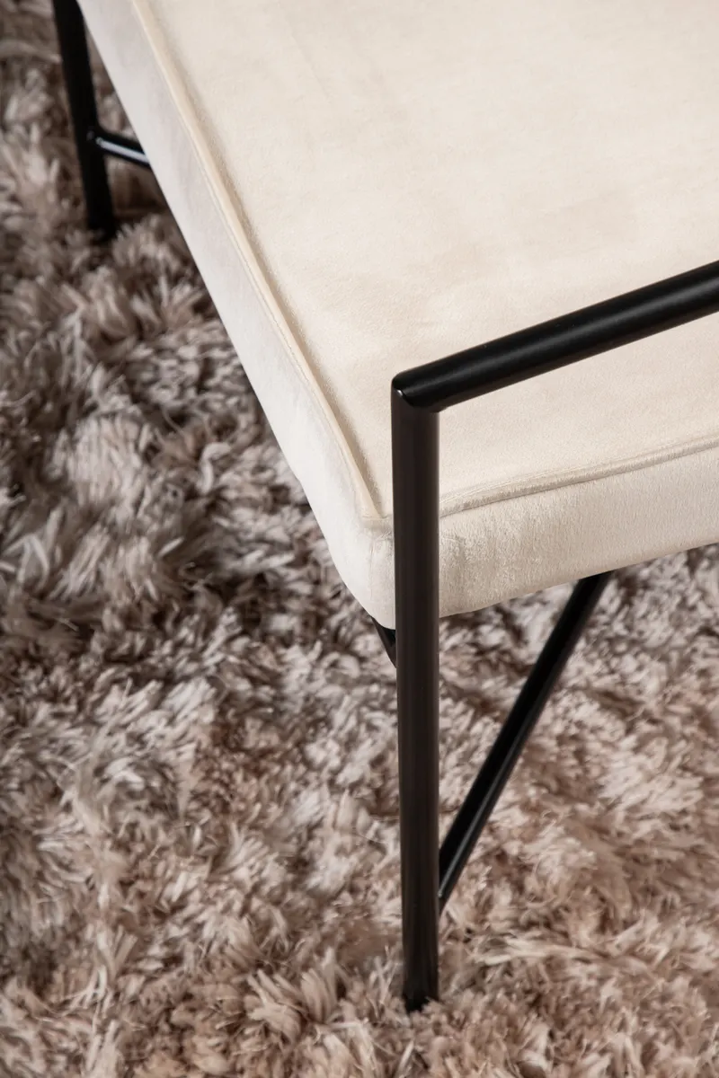 Rakel Sessel mit schmalem Stahlgestell in Beige, Gestell Schwarz, Polyester-Samt, im Wohnraum, Ansicht 3
