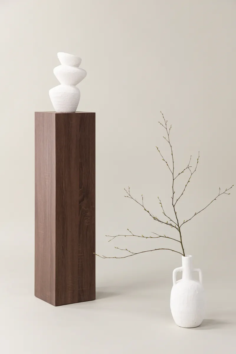 Ramsvik hoher Beistelltisch in Säulenform in 23 × 23 cm, Braun, im Wohnraum, Ansicht 2
