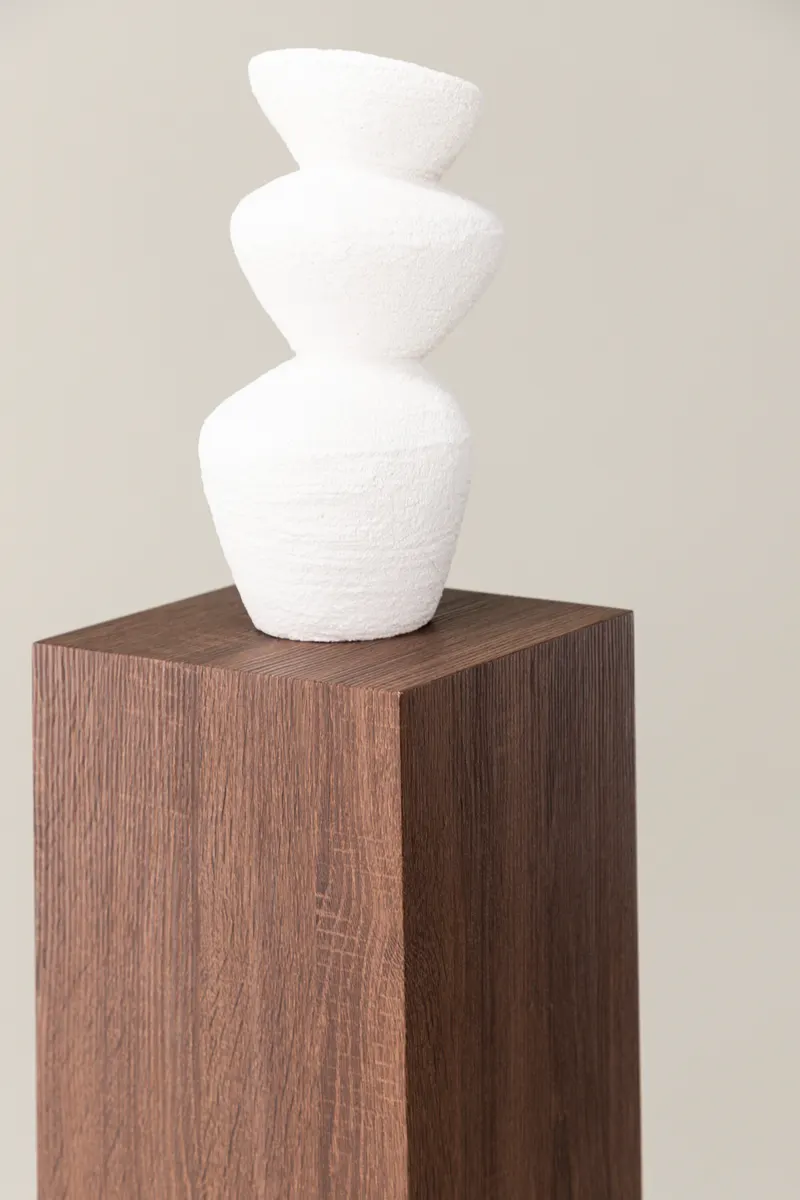 Ramsvik hoher Beistelltisch in Säulenform in 23 × 23 cm, Braun, im Wohnraum, Ansicht 3