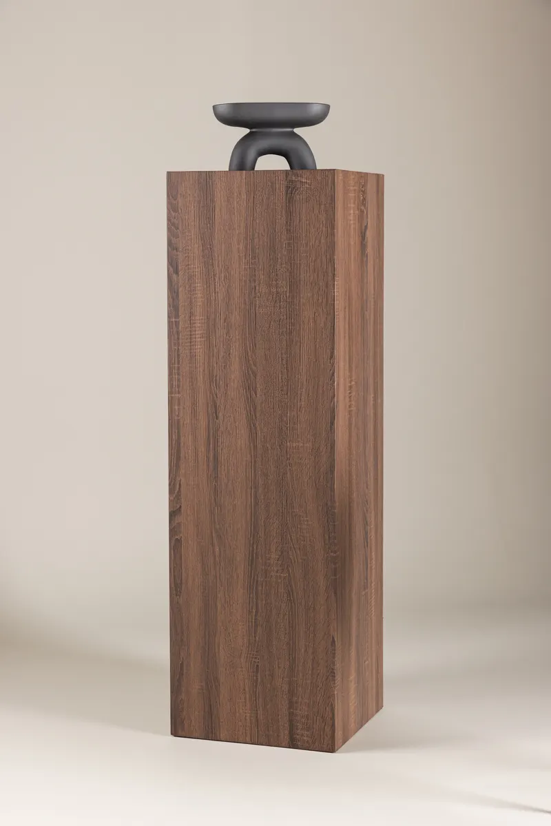 Ramsvik hoher Beistelltisch in Säulenform in 40 × 40 cm, Braun, im Wohnraum, Ansicht 1