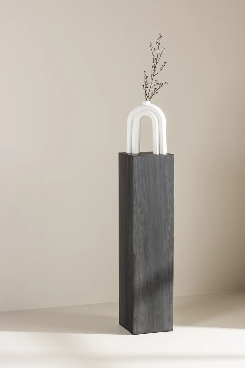 Ramsvik hoher Beistelltisch in Säulenform in 23 × 23 cm, Schwarz, im Wohnraum, Ansicht 1