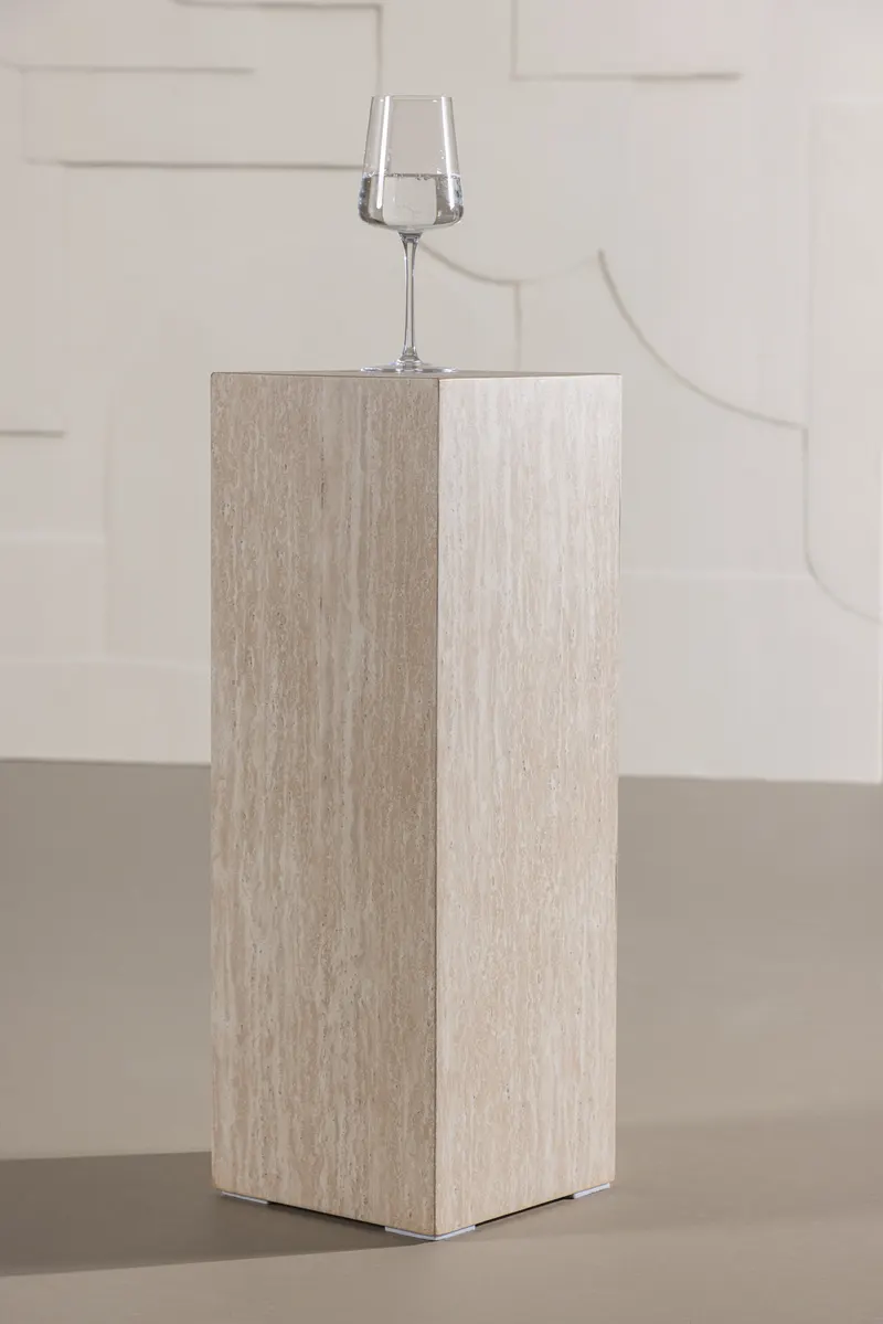 Ramsvik hoher Beistelltisch in Säulenform in 23 × 23 cm, Beige, im Wohnraum, Ansicht 1