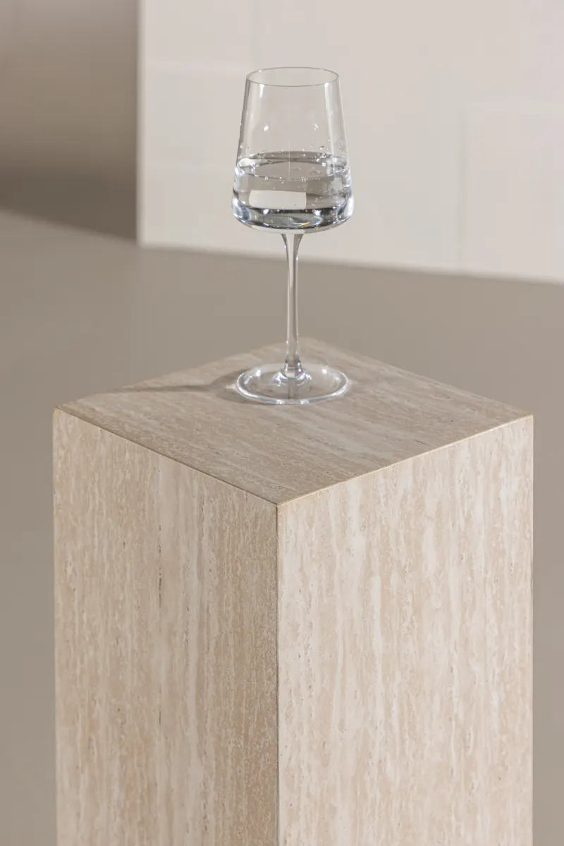 Ramsvik hoher Beistelltisch in Säulenform in 23 × 23 cm, Beige, im Wohnraum, Ansicht 2