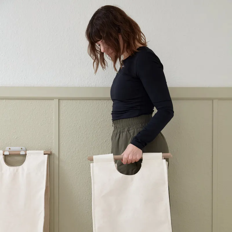 Wandhängender Wäschetrenner Bag Up aus Bio-Baumwolle, ReCollector, Natur, 35 × 57 × 24,6 cm, Ansicht 4