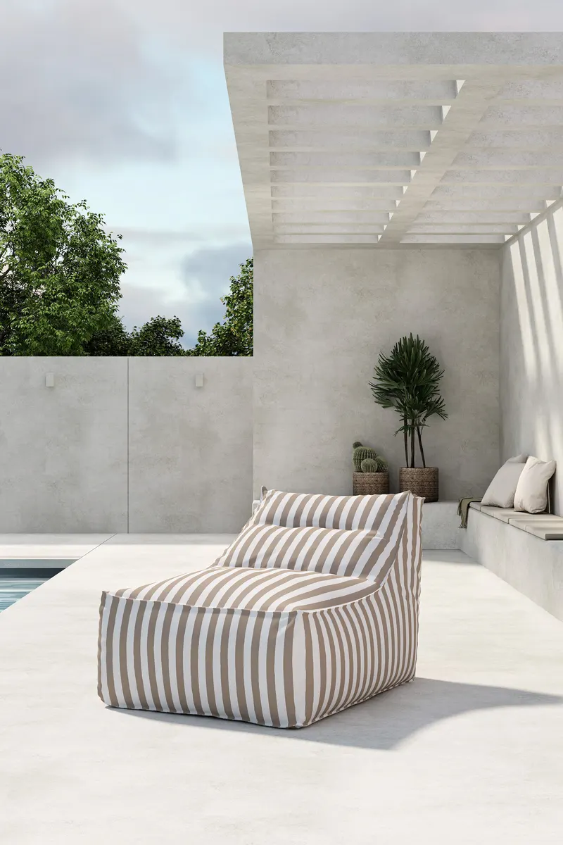 Redang Outdoor-Loungesessel im Sitzsack-Stil in Weiß, Gestell Beige, Olefin, im Wohnraum, Ansicht 1
