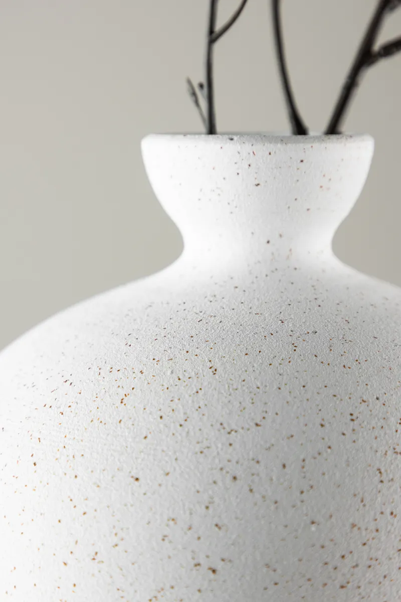 Rellis Vase aus Töpferware in Ø 20 cm, Weiß, im Wohnraum, Ansicht 2