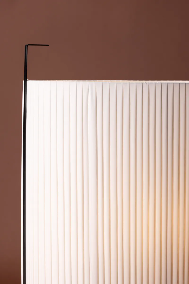 Rennes Stehlampe mit Stoffschirm in 60 × 80 × 30 cm, im Wohnraum, Ansicht 3