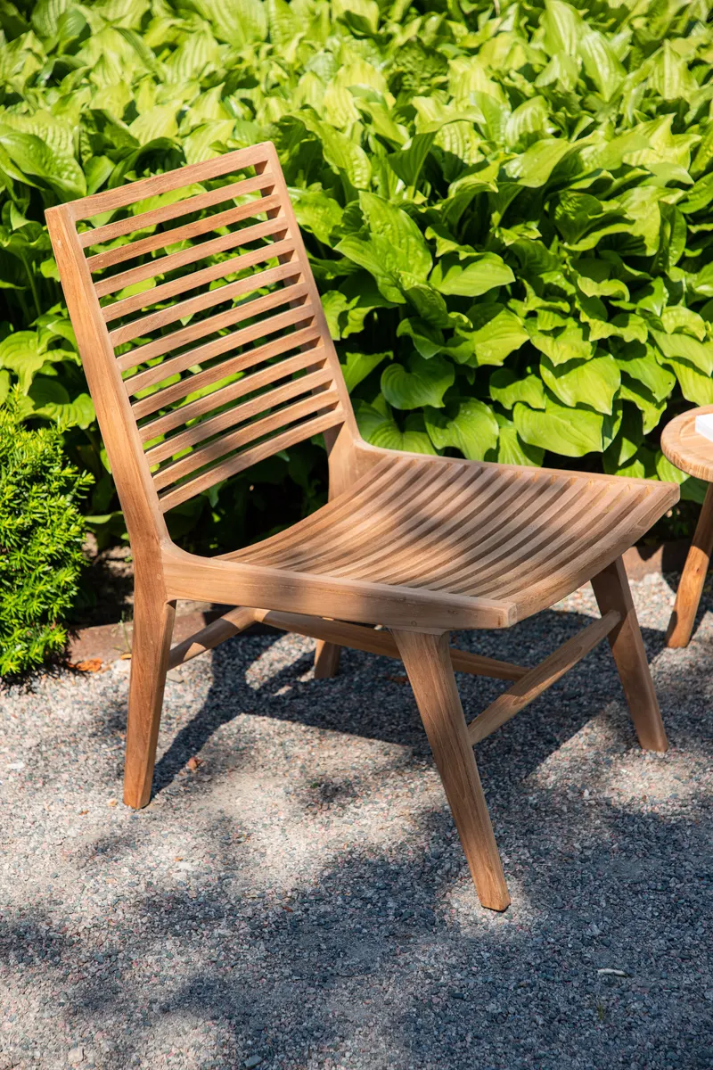 Ribbon Gartensessel aus Teak, im Wohnraum, Ansicht 2